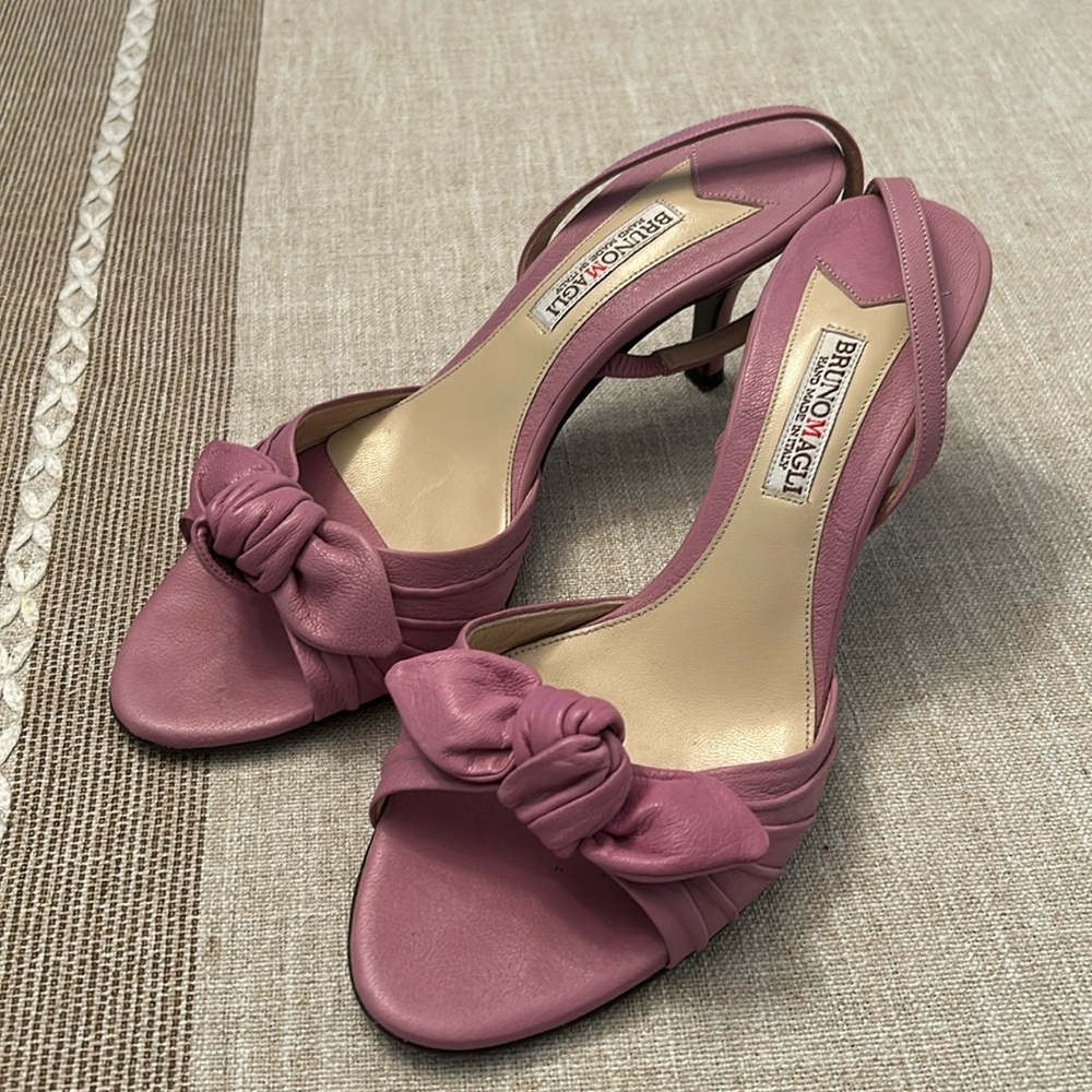 Beautiful Bruno Magli sling back heels made in Italy